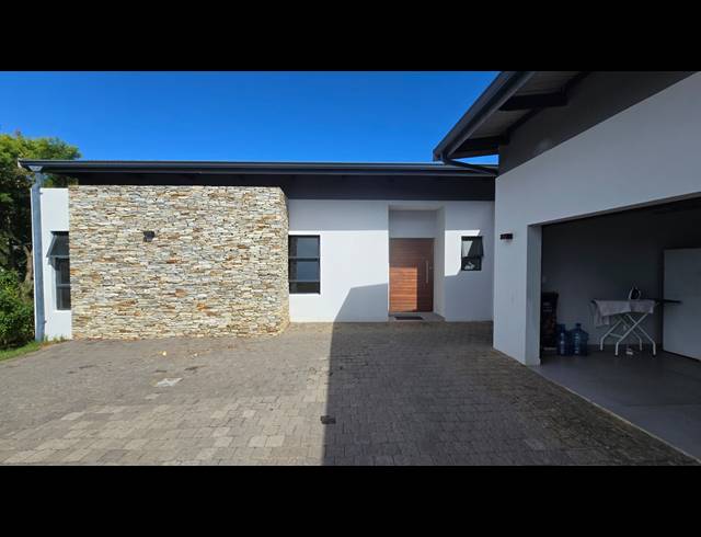 3 BEDROOM FREESTANDING FOR SALE IN PALM LAKES ESTATE